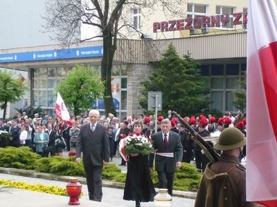 2010-05-03_3_maja_w_sanoku_9a_400